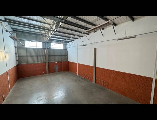 344M² WAREHOUSE TO LET IN LONGLAKE